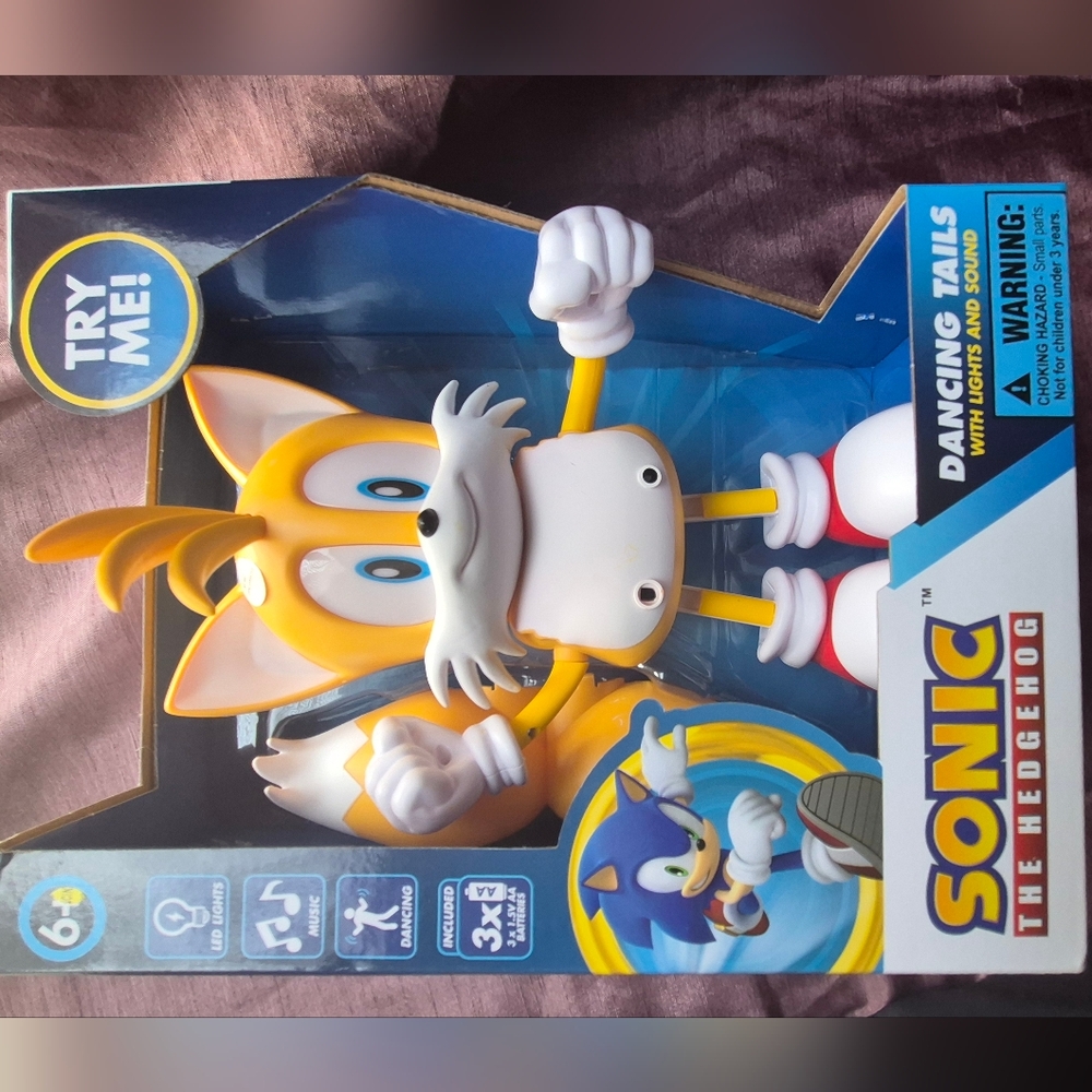 Sonic the Hedgehog "Dancing Tails" 10" Interactive Figure - Lights & Sound - NEW - Picture 3 of 5
